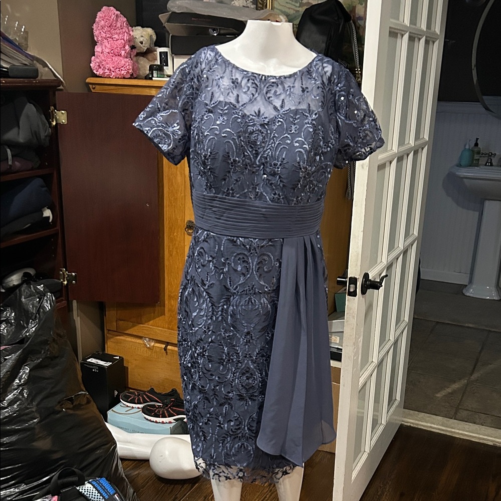 Chic Lace Midi Dress in Navy